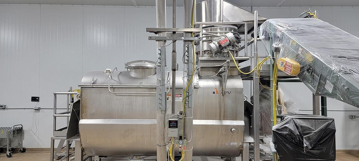 Used 100 CU. FT. APV BAKER PERKINS BLENDER - S/S