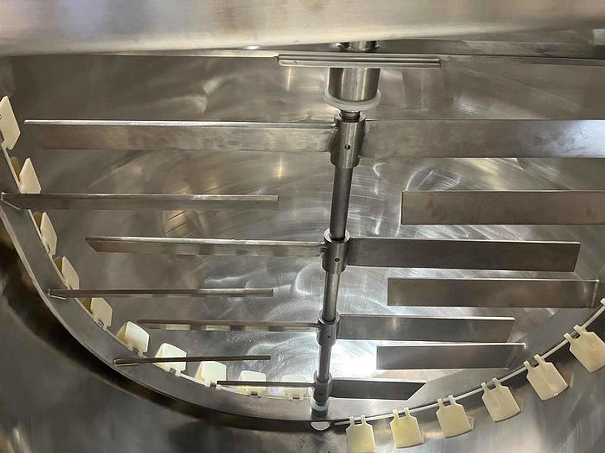SANITARY STAINLESS STEEL MIX TANKS - CUSTOM BUILT TO YOUR SPECIFICATIONS