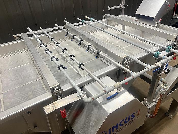 Used USED 39.5" INCUS S/S VIBRATING RECTANGULAR SCREEN WITH SPRAY BARS