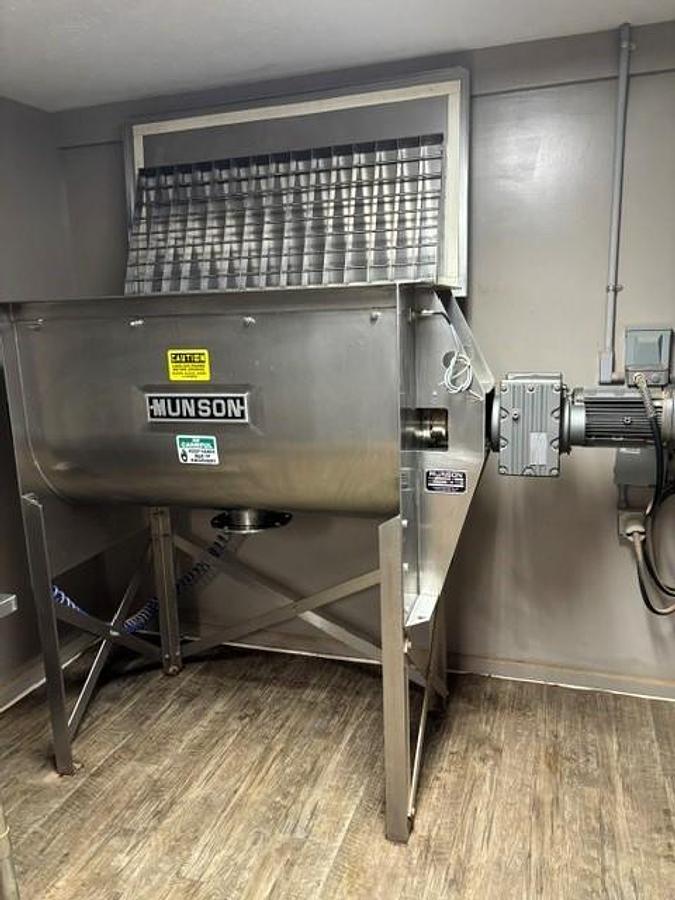Used 24 CU. FT. MUNSON DOUBLE RIBBON BLENDER - S/S