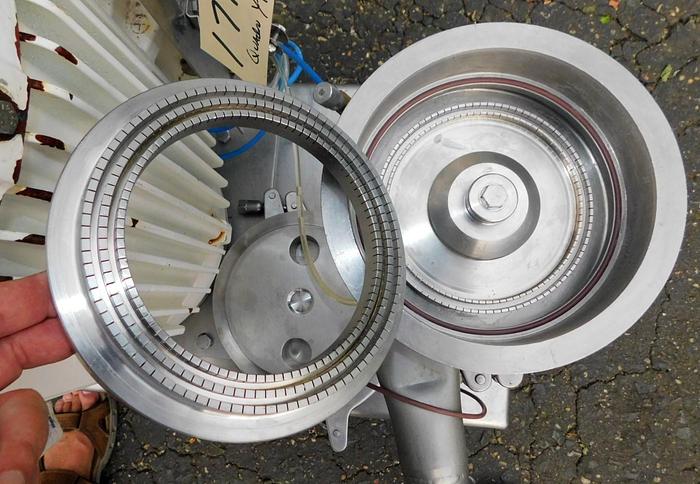 Used QUADRO YTRON INLINE VERTICAL SHEAR MILL - MODEL HV-1