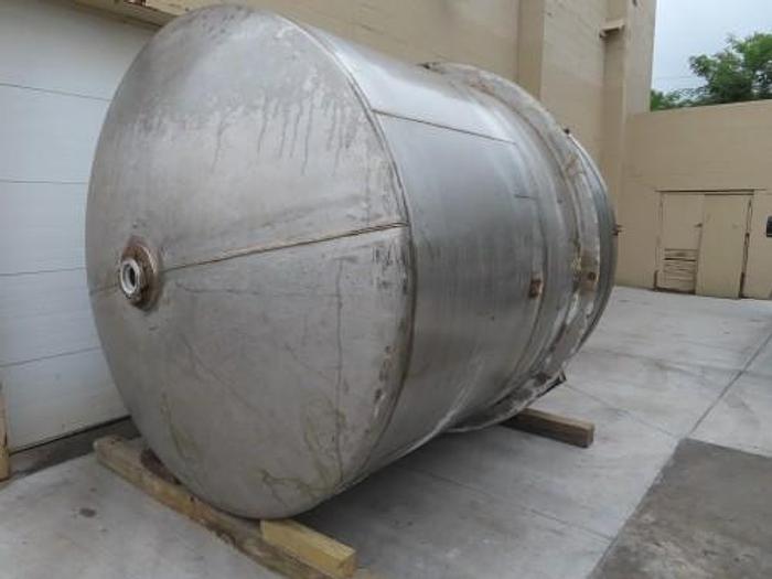 Used 3,000 GALLON STAINLESS STEEL MIXED TANK WITH DISH BOTTOM