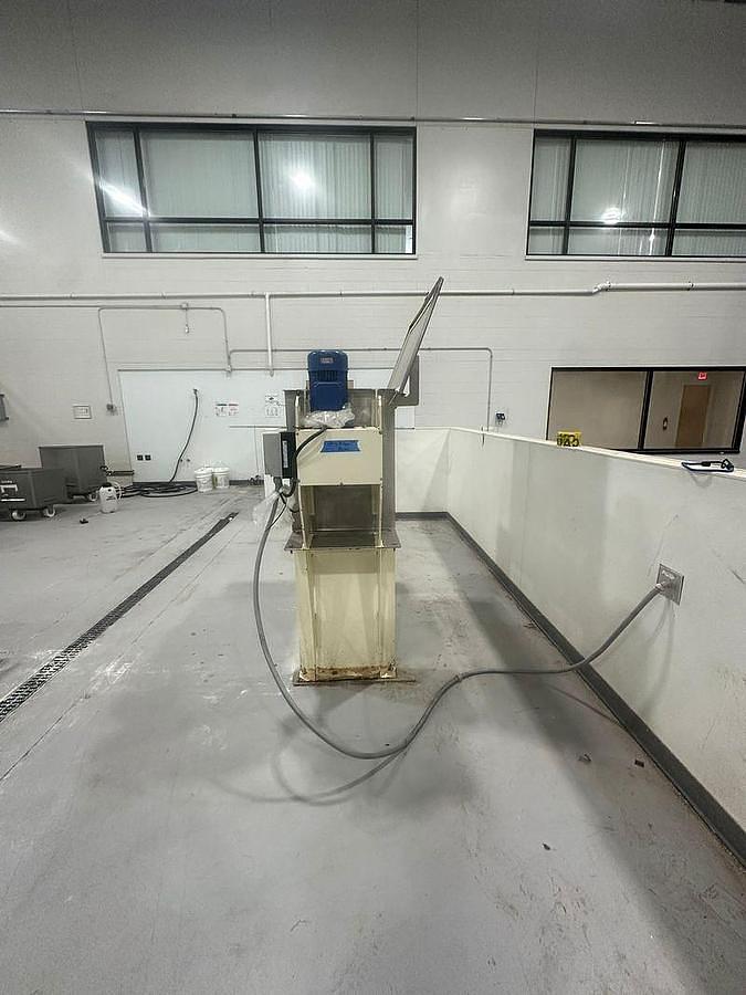 Used 5 CU. FT. ROSS DOUBLE RIBBON BLENDER - S/S