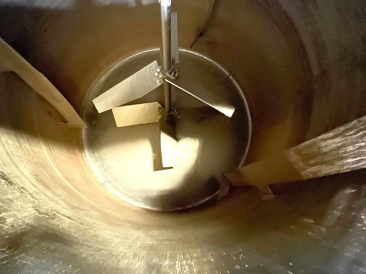 Used 2,500 GALLON WALKER JACKETED MIX TANK
