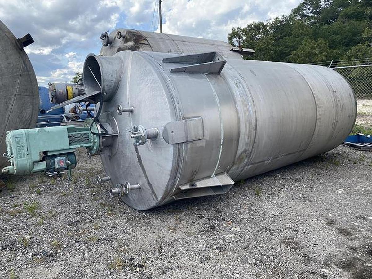 Used 5,600 GALLON ALLOY FABRICATORS VERTICAL MIX TANK - T304 S/S