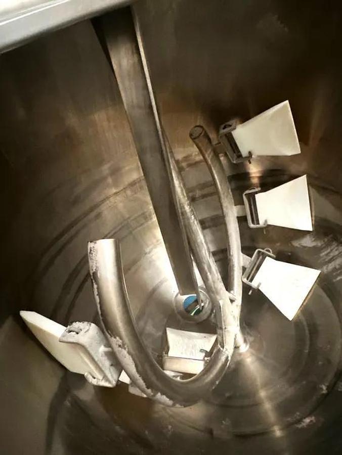 Used 200 GALLON LEE SINGLE MOTION INCLINE AGITATED KETTLE - S/S - 90 PSI JACKET