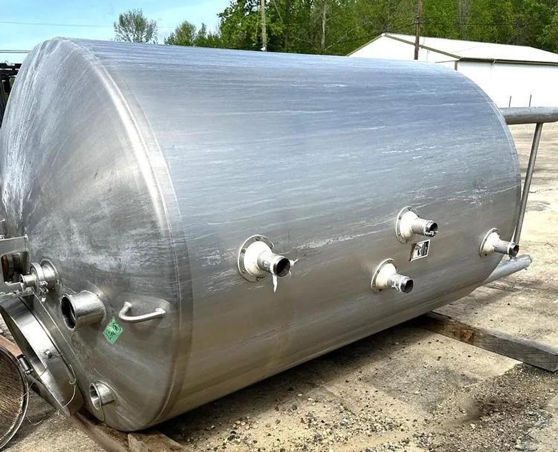 Used 600 GALLON WALKER JACKETED MIX TANK WITH SWEEP MIXER