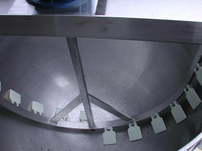 SINGLE MOTION WIDE SWEEP SCRAPER AGITATION