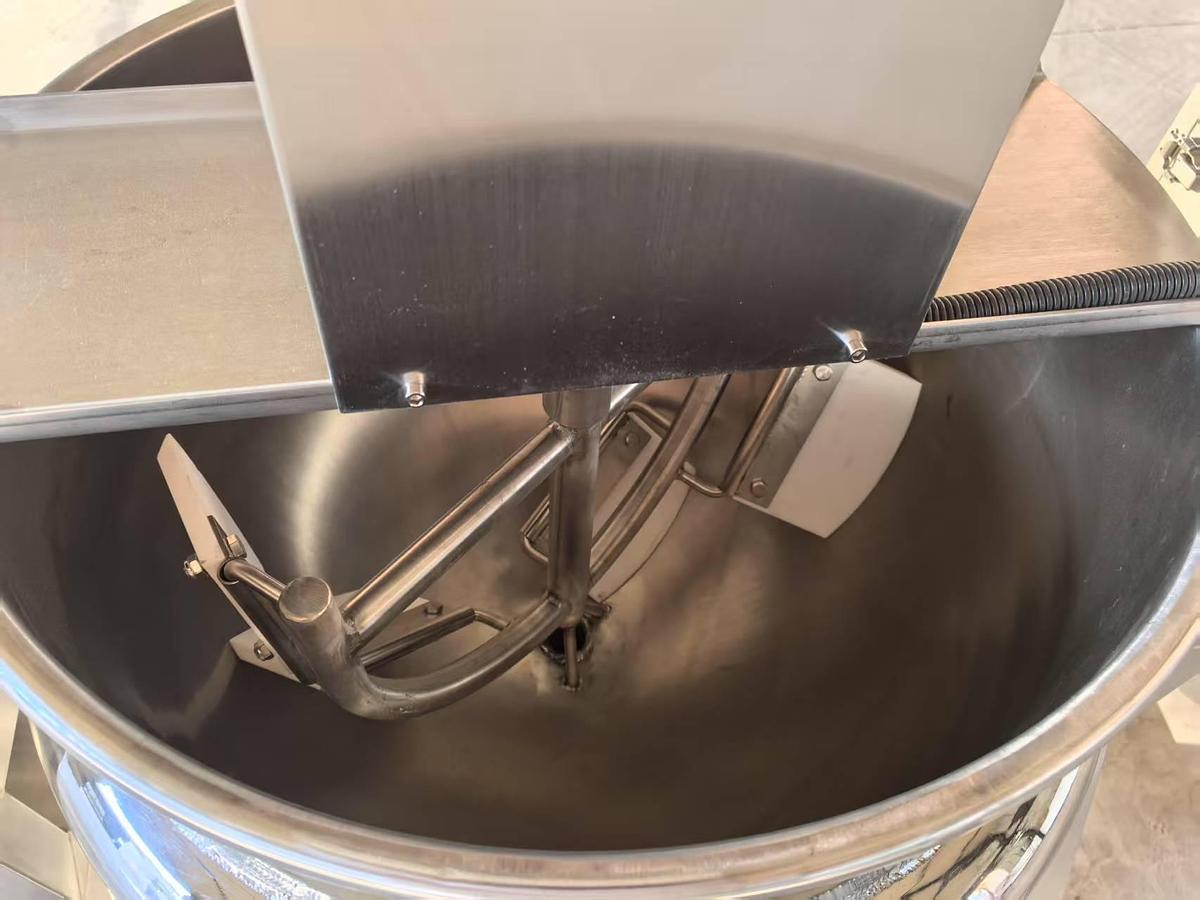 150 GALLON ELECTRIC HEATING MIXING KETTLE