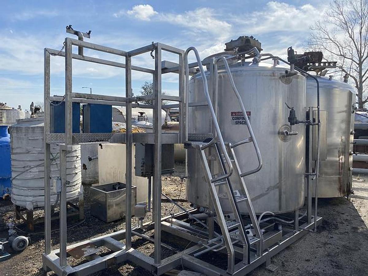 Used USED PROCESS SKID WITH 1,000 GALLON S/S MIX TANK