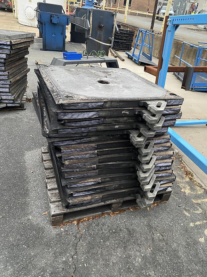 Used 40 CU. FT. US FILTER / JWI FILTER PRESS - 1000 MM - AUTOMATIC