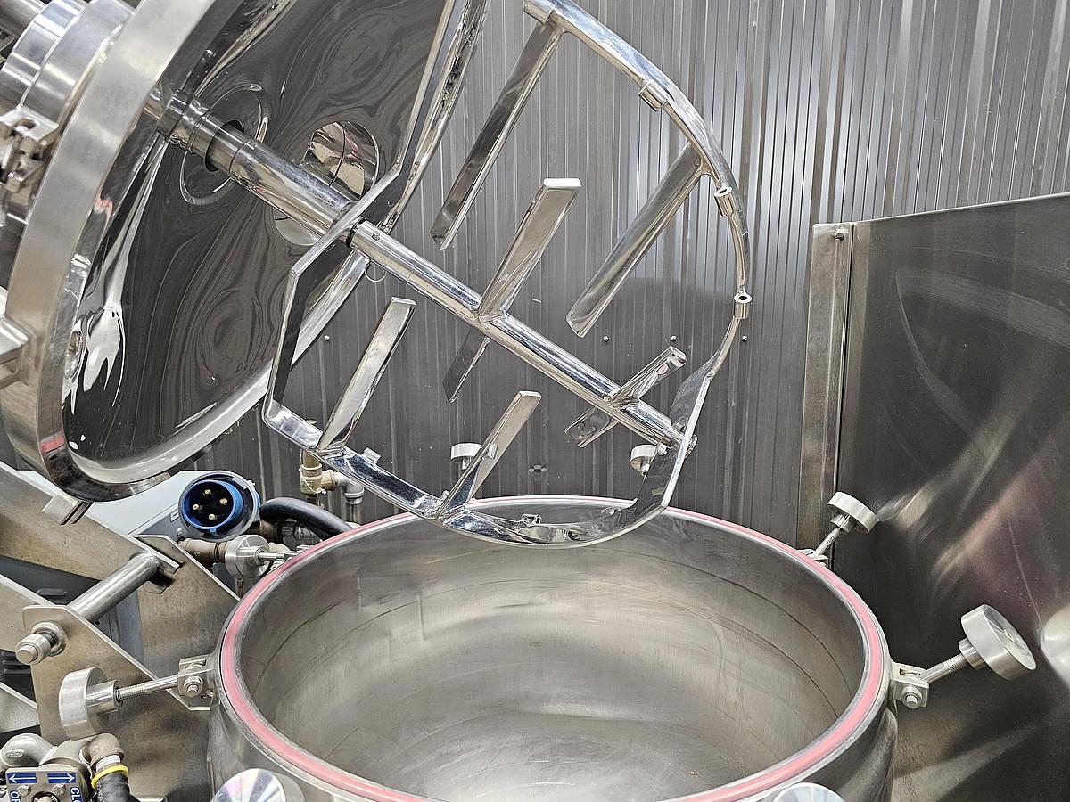 Used 50 GALLON LEE DOUBLE MOTION VACUUM KETTLE WITH MOKON HEATER