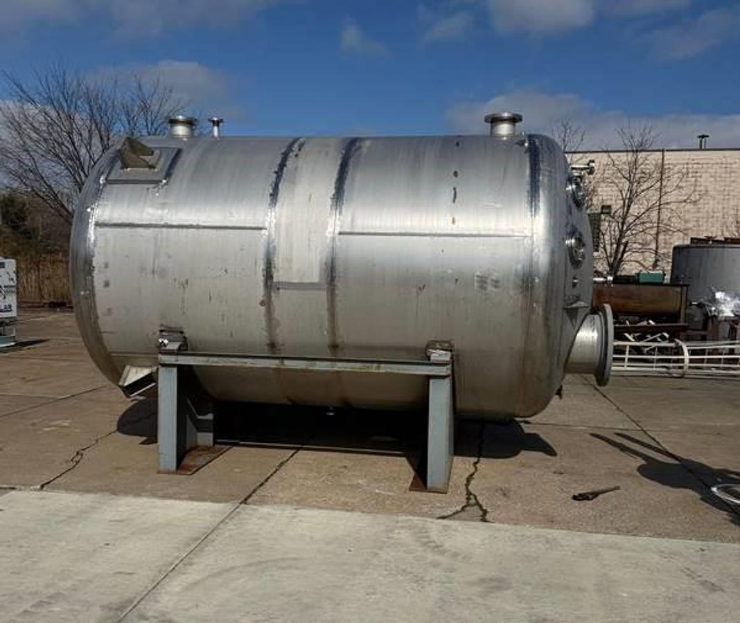 Used 6,000 GALLON STAINLESS STEEL VERTICAL TANK - 50 PSI INTERNAL @ 250 DEG. F