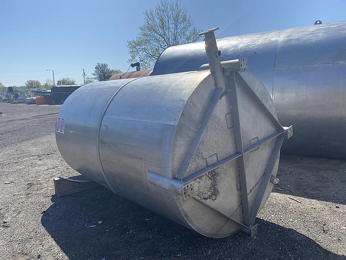 Used 2000 GALLON SS VERTICAL MIX TANK