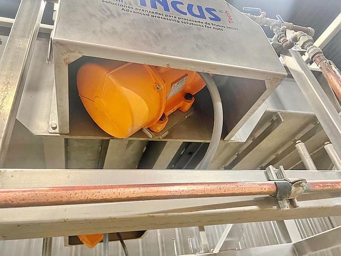Used USED 39.5" INCUS S/S VIBRATING RECTANGULAR SCREEN WITH SPRAY BARS