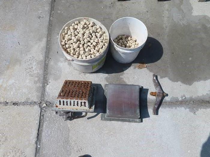 Used 18" x 16" STEVECO LAB PEBBLE MILL - ALUMINA BRICK LINED