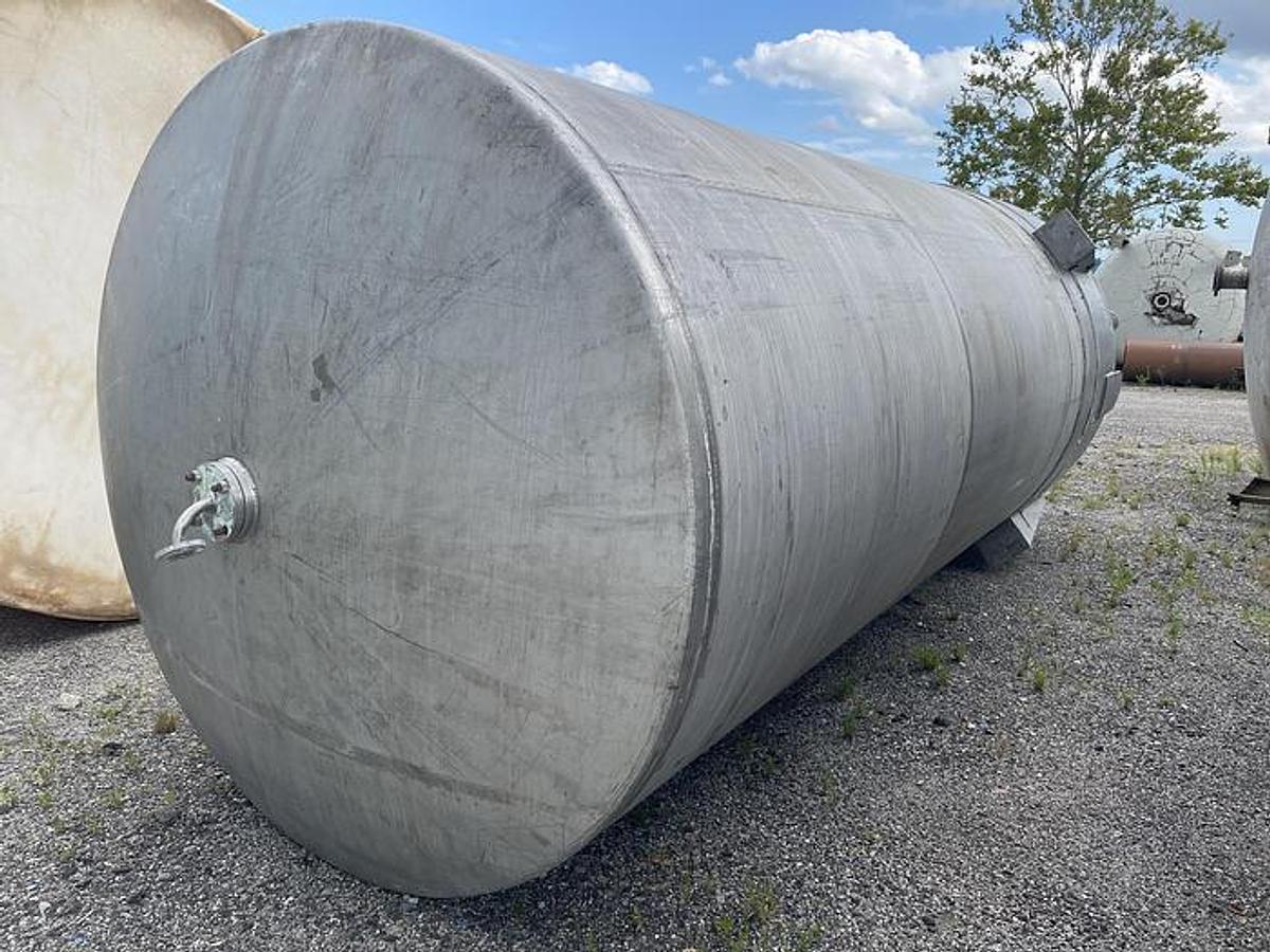 Used 5,600 GALLON ALLOY FABRICATORS VERTICAL MIX TANK - T304 S/S