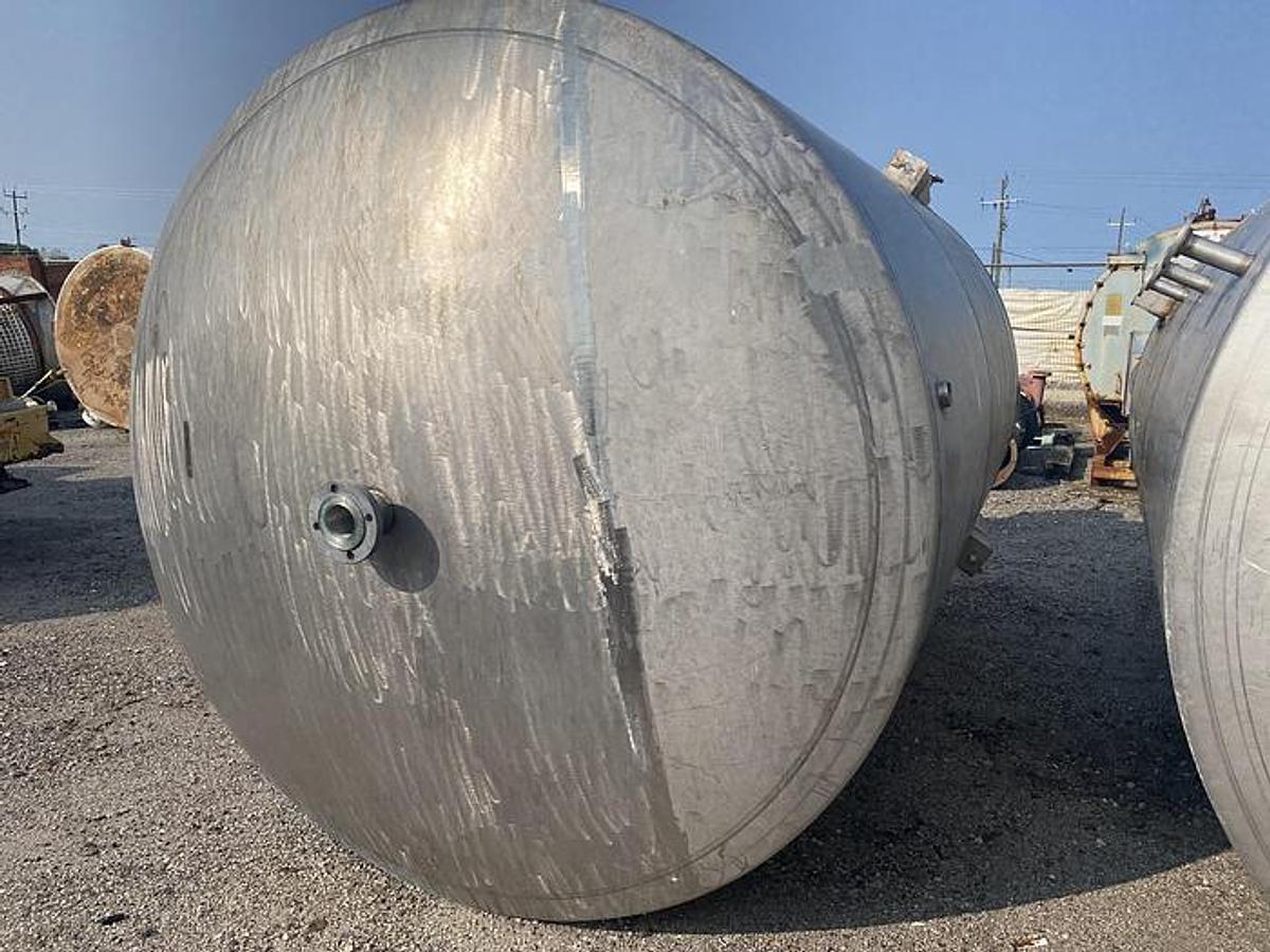 Used 4,000 GALLON LEE METAL PRODUCTS VERTICAL MIX TANK - T-304 S/S