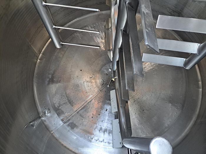 Used 1,000 GALLON APV CREPACO SCRAPER AGITATED TANK - JACKETED