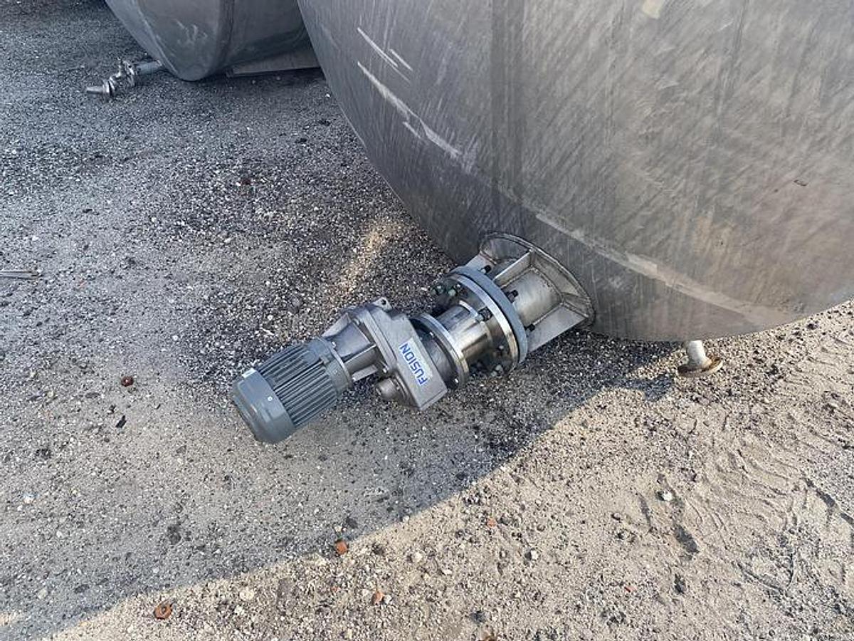 Used 4,000 GALLON LEE METAL PRODUCTS VERTICAL MIX TANK - T-304 S/S