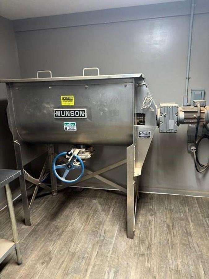 Used 24 CU. FT. MUNSON DOUBLE RIBBON BLENDER - S/S
