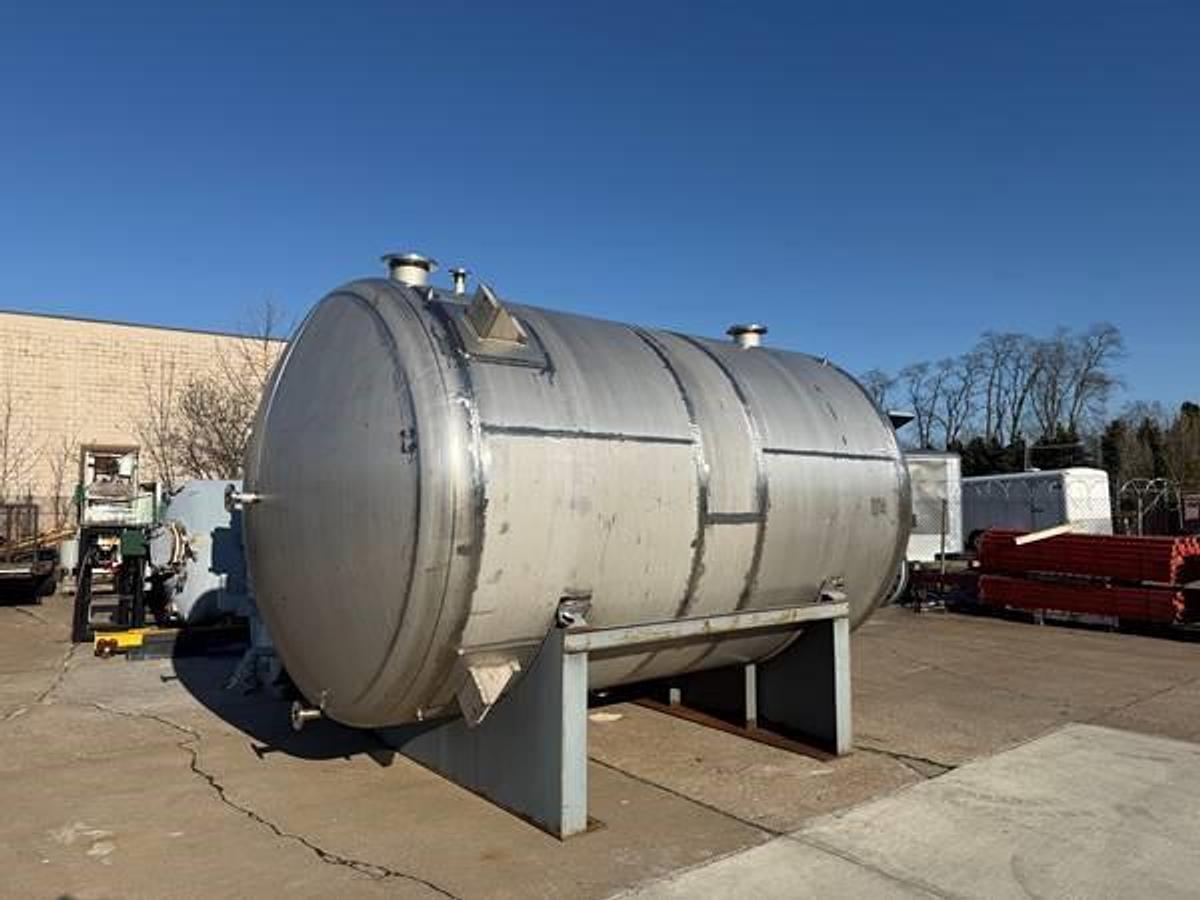 Used 6,000 GALLON STAINLESS STEEL VERTICAL TANK - 50 PSI INTERNAL @ 250 DEG. F