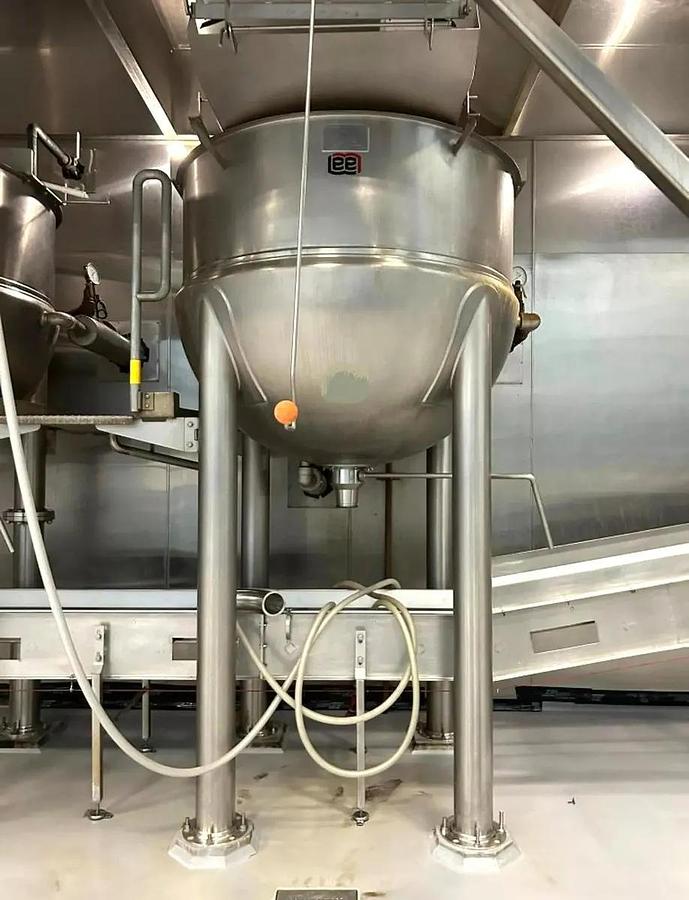 Used 600 GALLON LEE SINGLE MOTION SWEEP AGITATED KETTLE - 90 PSI JACKET