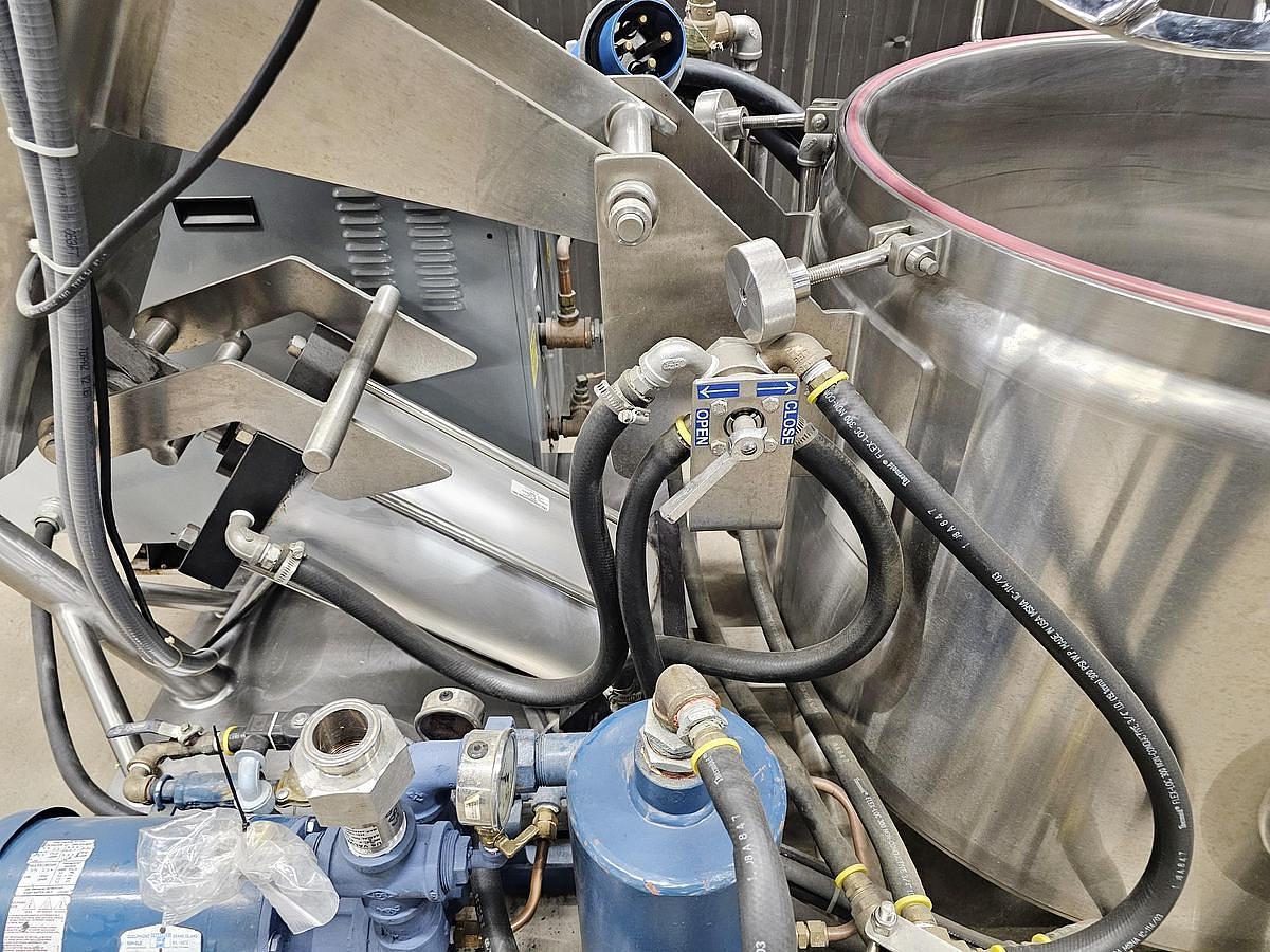 Used 50 GALLON LEE DOUBLE MOTION VACUUM KETTLE WITH MOKON HEATER