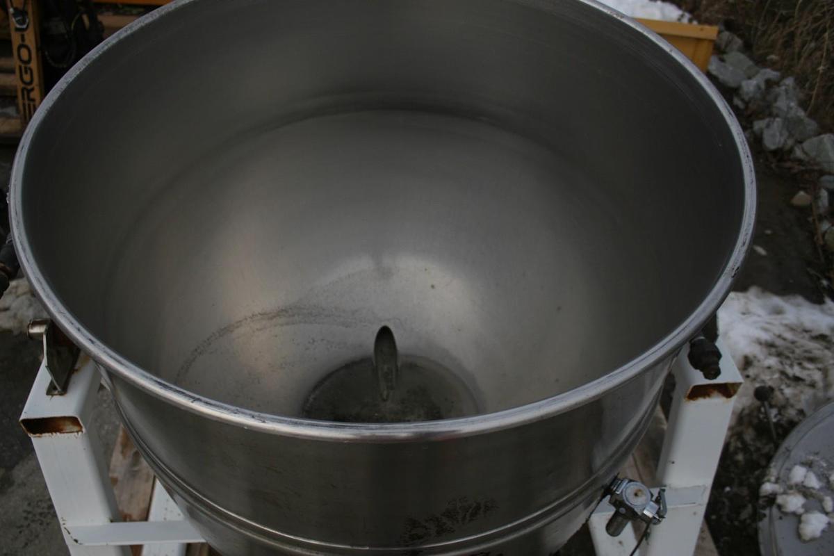 Refurbished 80 GALLON CLEVELAND DIRECT STEAM KETTLE - S/S - JACKETED - TILT