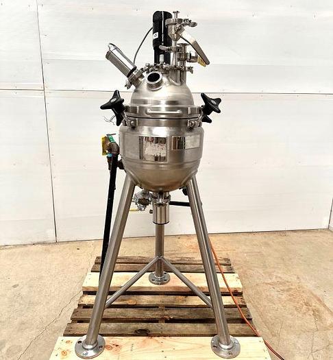 Used 2 GALLON LEE S/S JACKETED REACTOR AND MIXER