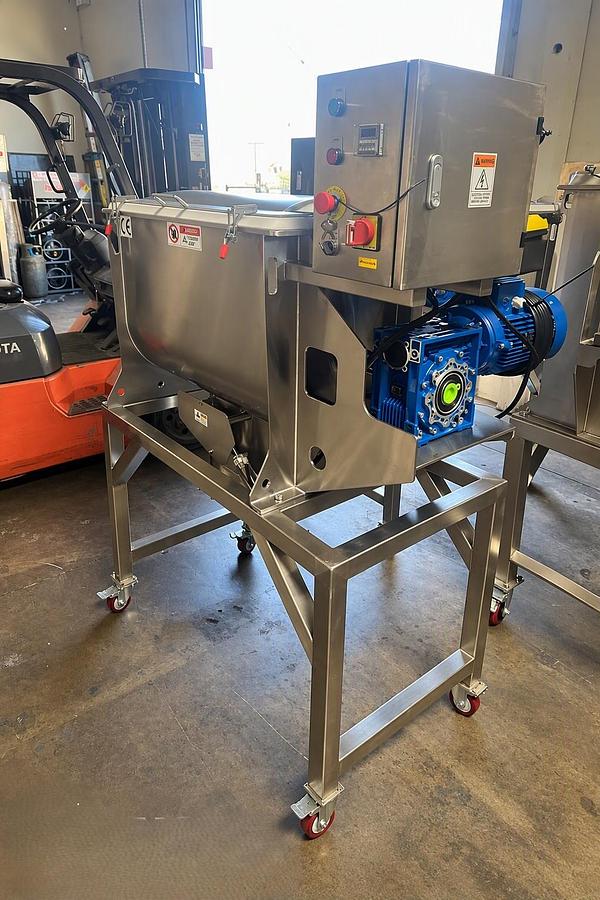 NEW 5 CU. FT. DOUBLE RIBBON BLENDER - S/S - 4 HP - 220V