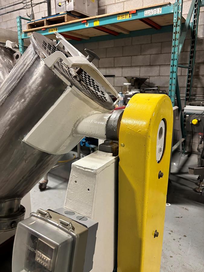 Used 2 CU. FT. P-K TWIN SHELL BLENDER - S/S - LIQUID/SOLIDS BAR