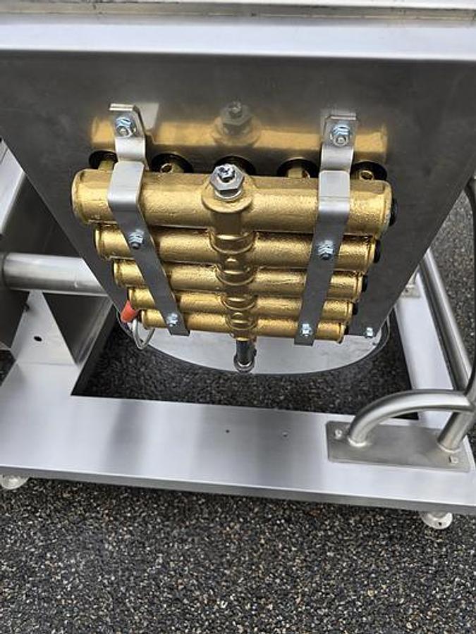 Used 80 GALLON GROEN SELF-CONTAINED GAS FIRED TILTING KETTLE WITH COVER