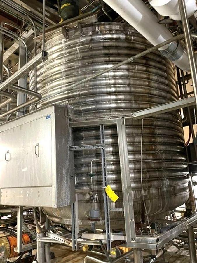 Used 3,000 GALLON DISH BOTTOM MIX TANK - S/S - JACKETED