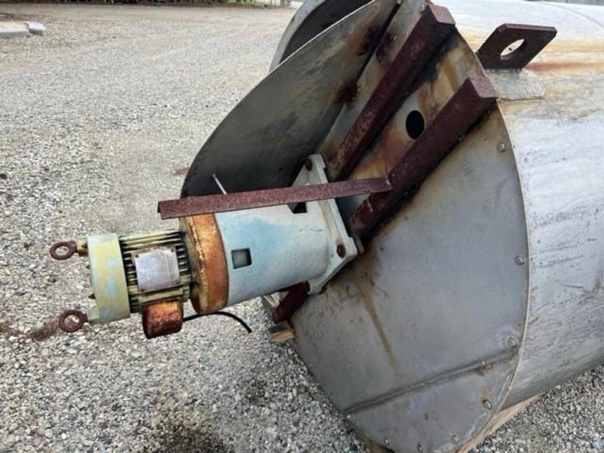 Used 600 GALLON MIX TANK - S/S