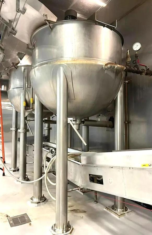 Used 600 GALLON LEE SINGLE MOTION SWEEP AGITATED KETTLE - 90 PSI JACKET