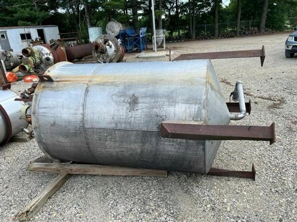 Used 600 GALLON MIX TANK - S/S