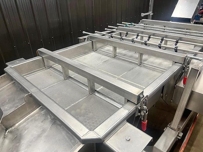Used USED 39.5" INCUS S/S VIBRATING RECTANGULAR SCREEN WITH SPRAY BARS