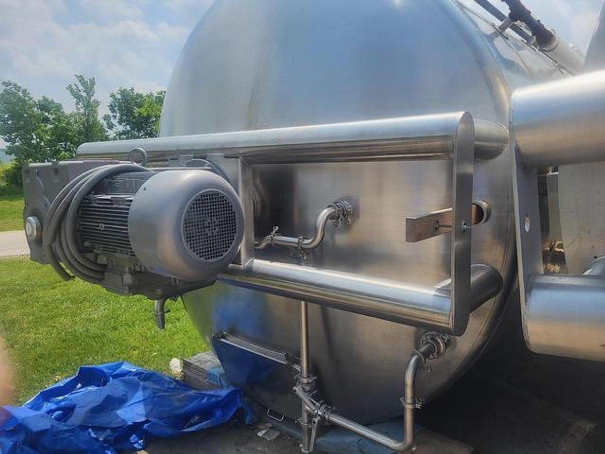 Used 6000 GALLON FELDMEIER DOUBLE MOTION MIX TANK