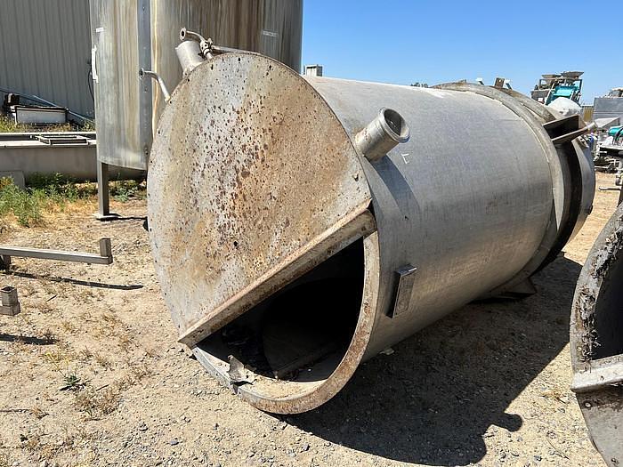 Used 800 GALLON L & A STAINLESS PROCESS SYSTEMS TANK WITH CONE BOTTOM