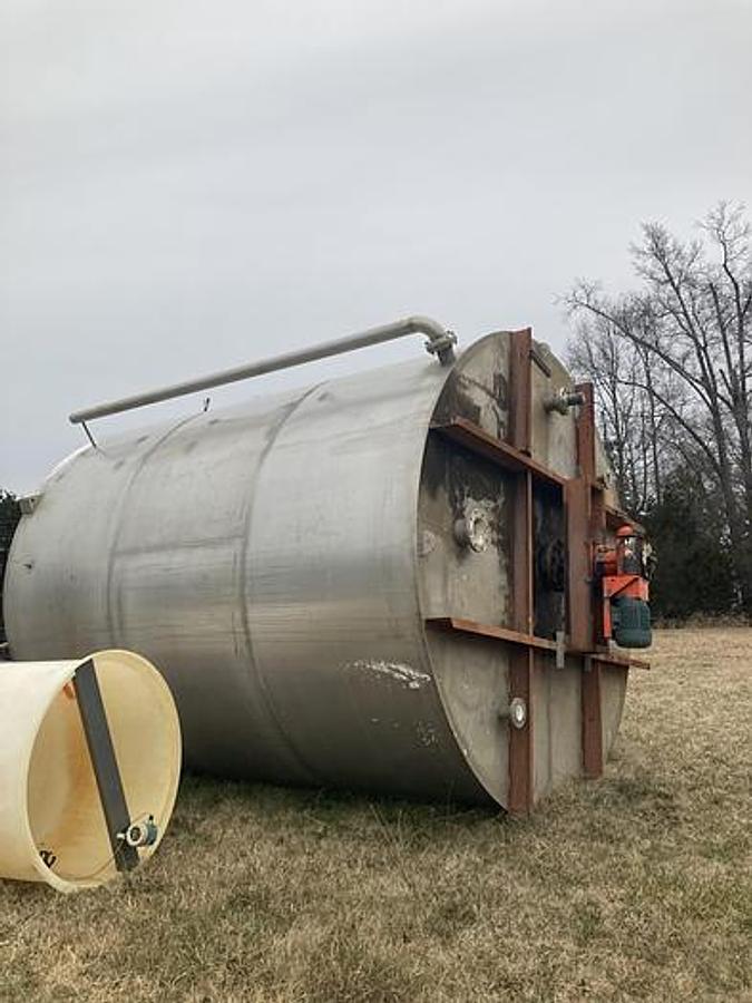 Used 12,600 GALLON WOLFE MECHANICAL VERTICAL MIX TANK - T-304L S/S