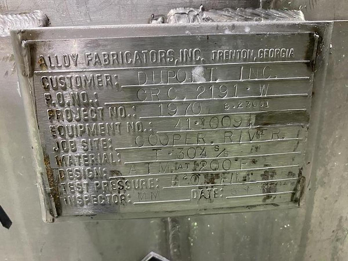 Used 5,600 GALLON ALLOY FABRICATORS VERTICAL MIX TANK - T304 S/S