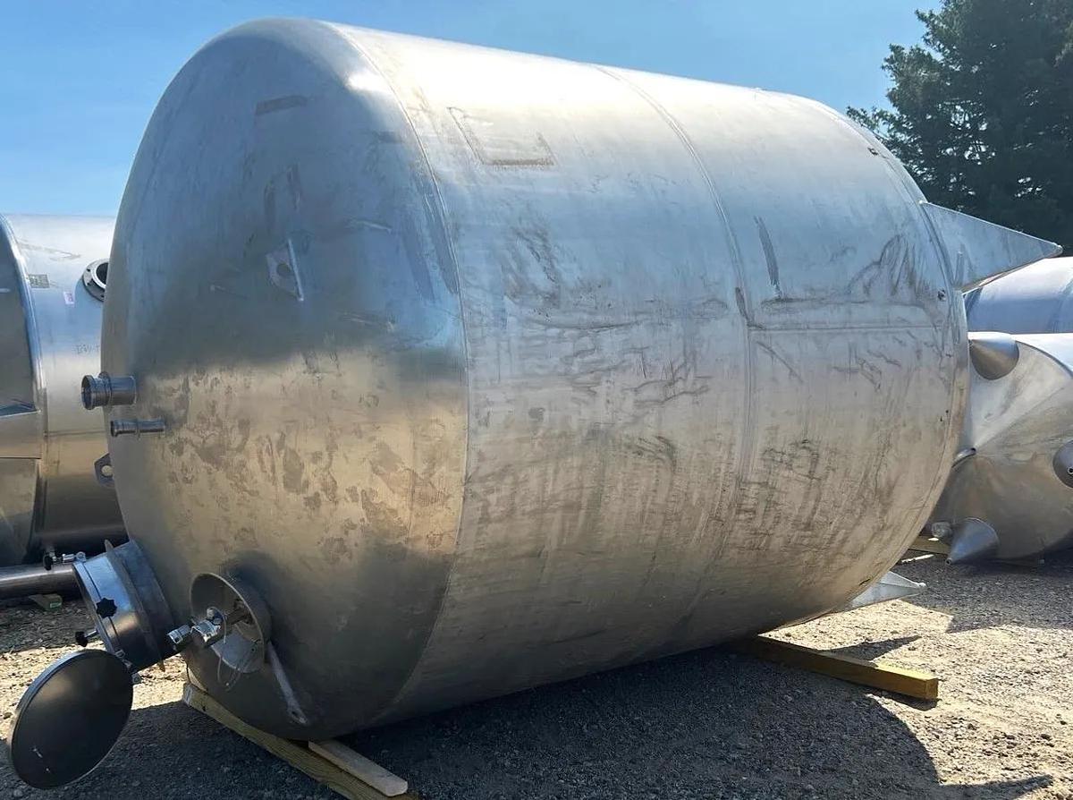 Used 4,500 GALLON EDEL SANITARY STAINLESS STEEL TANK