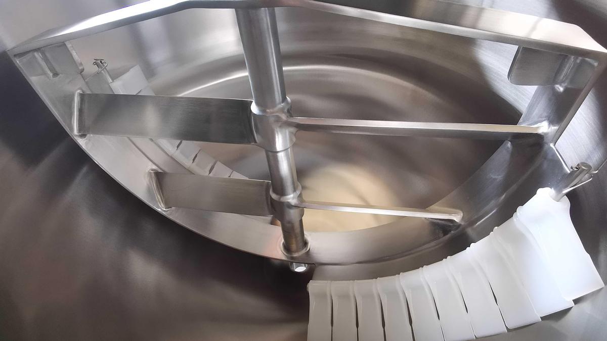 250 GALLON SINGLE MOTION KETTLE WITH FLIGHT BARS - 316 S/S - 90 PSI