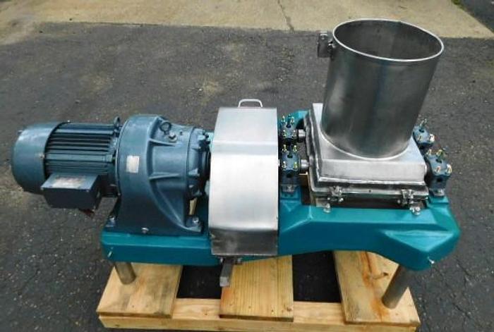 Used FITZPATRICK TWIN ROLL GUILO RIVER ROTARY SIZE REDUCATION MILL