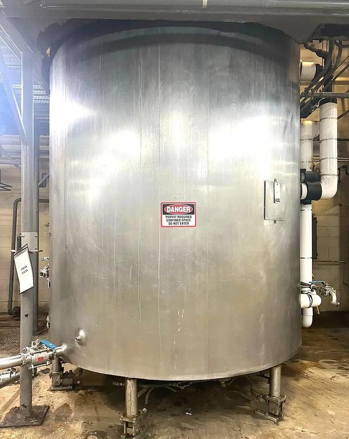Used 2,500 GALLON WALKER JACKETED MIX TANK