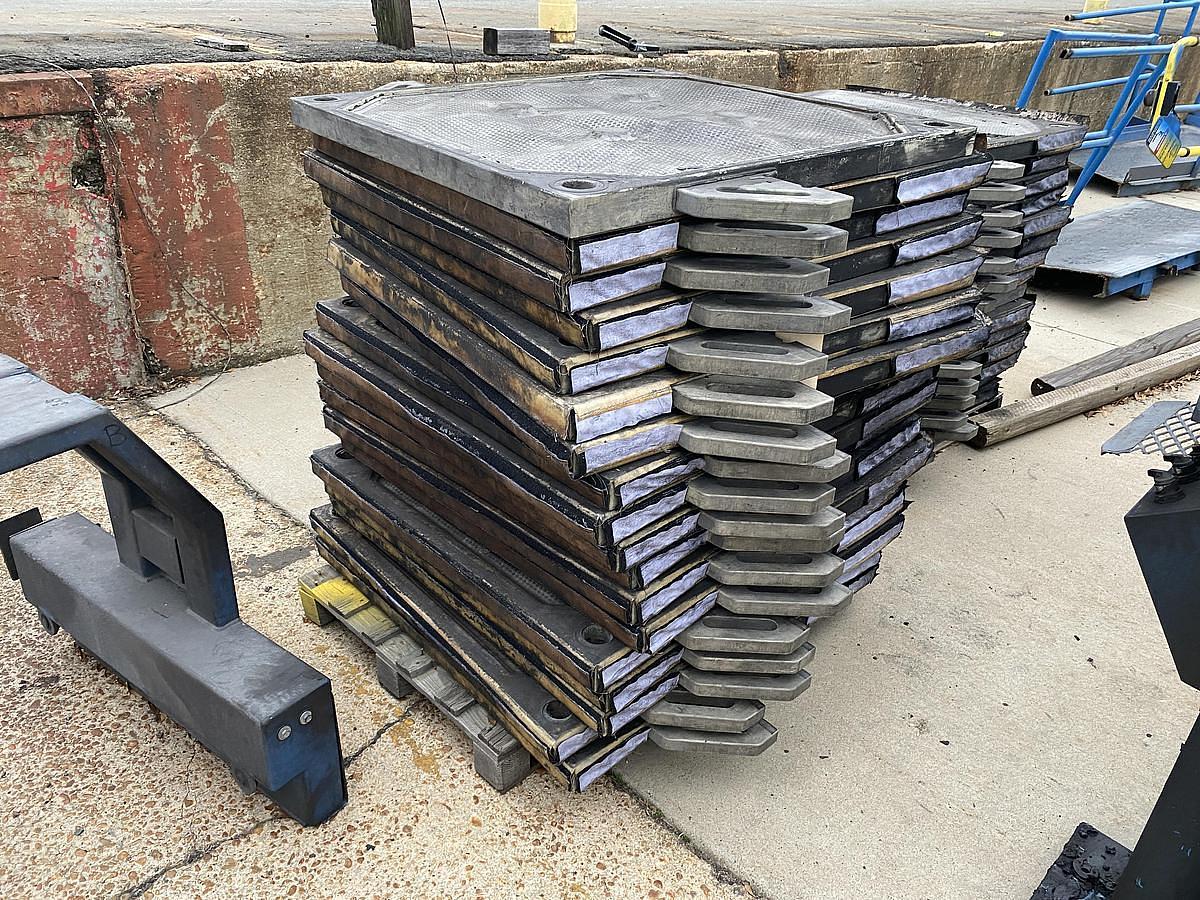 Used 40 CU. FT. US FILTER / JWI FILTER PRESS - 1000 MM - AUTOMATIC