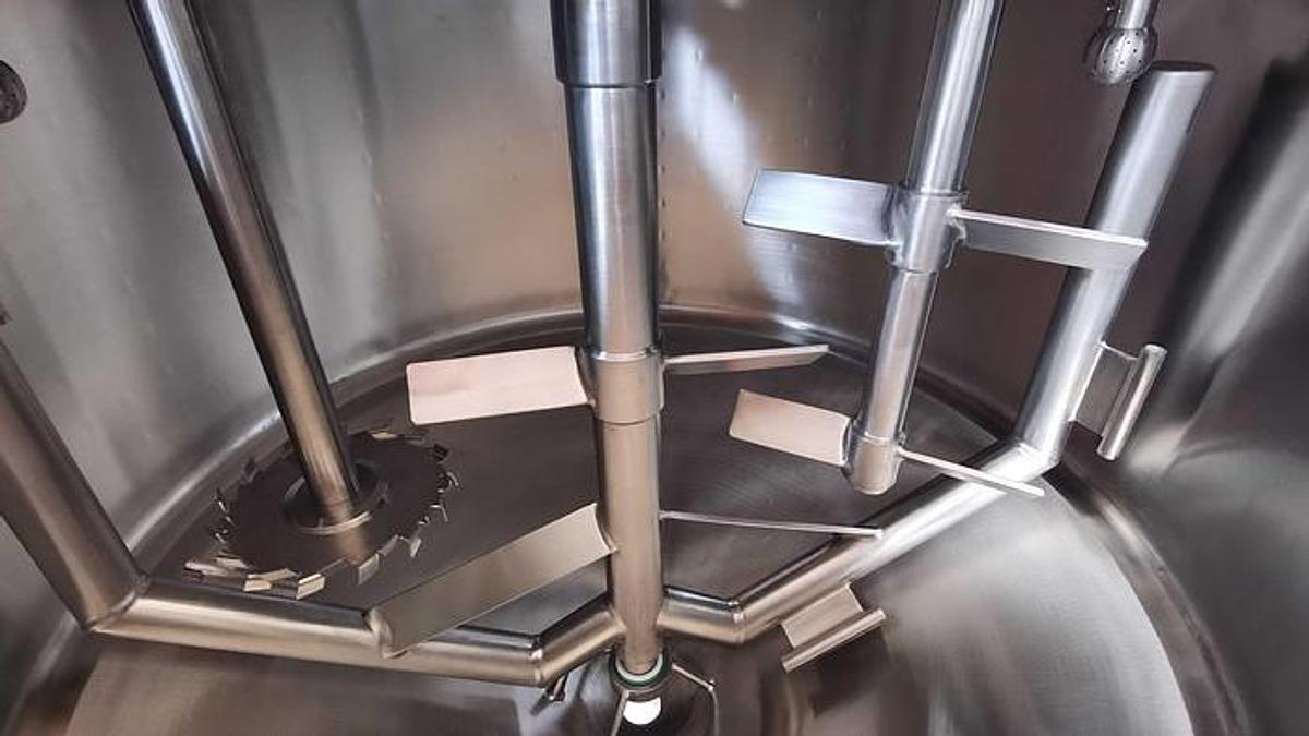 SANITARY STAINLESS STEEL MIX TANKS - CUSTOM BUILT TO YOUR SPECIFICATIONS