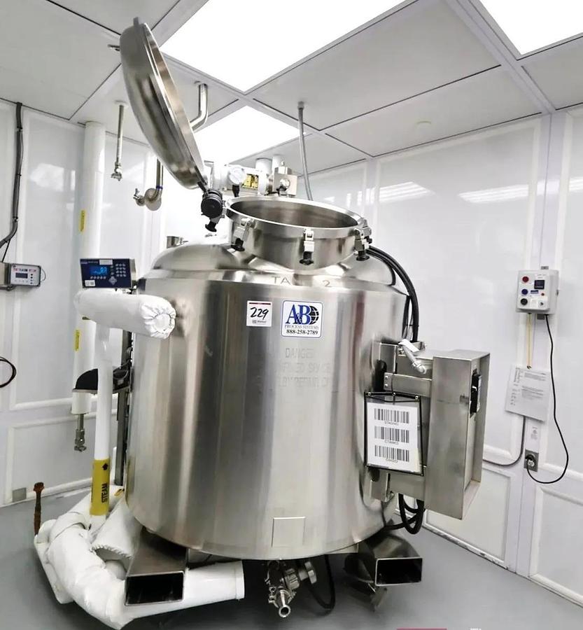 Used 600 GALLON A & B PROCESS SANITARY STAINLESS STEEL REACTOR / FERMENTER