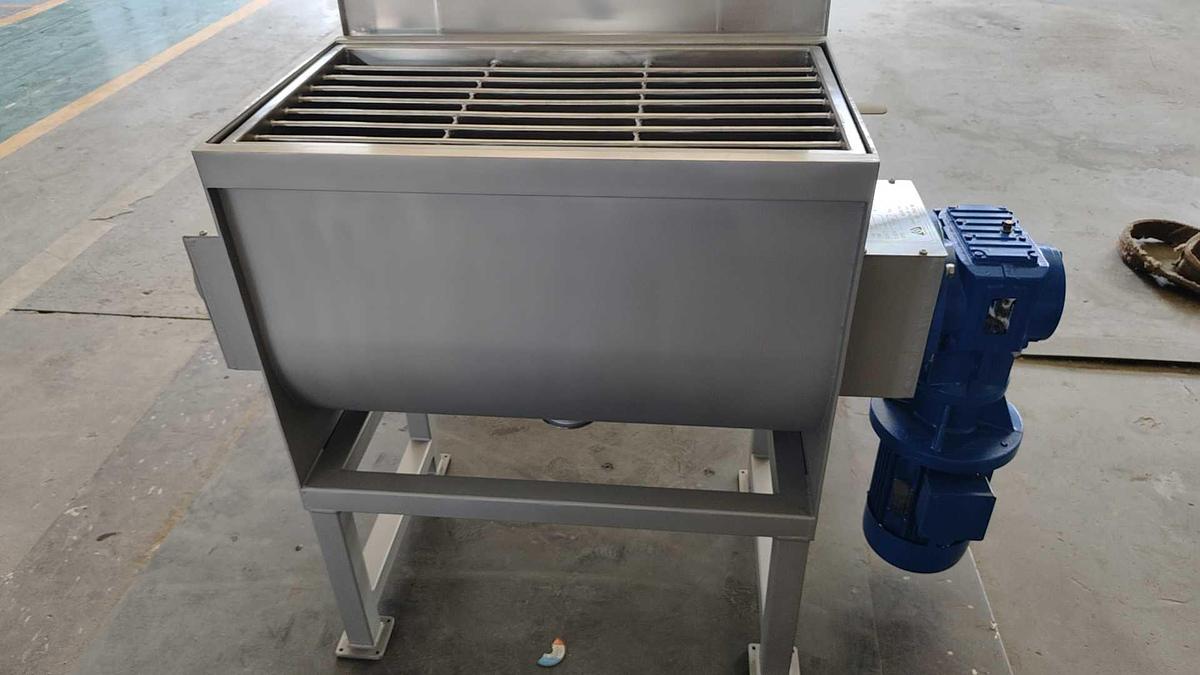 NEW 5 CU. FT. DOUBLE RIBBON BLENDER - S/S